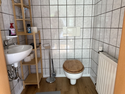 Zum Verkauf angeboten wird diese Gewerbehalle mit B�rogeb�ude und gro�z�giger Freifl�che