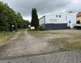 Zum Verkauf angeboten wird diese Gewerbehalle mit B�rogeb�ude und gro�z�giger Freifl�che