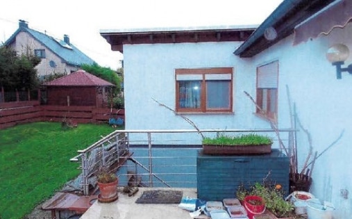 Zur Zwangsversteigerung steht dieses Einfamilienwohnhaus aus dem Jahre 1977 in der Hunsrckgemeinde Lieg