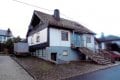 Zur Zwangsversteigerung steht dieses Einfamilienwohnhaus aus dem Jahre 1977 in der Hunsrckgemeinde Lieg