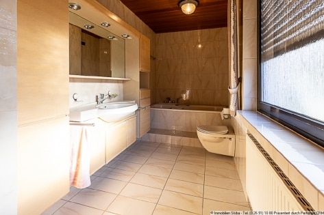 Zwei Einfamilienh�user im Ortskern von H�nningen: Eigenheim und Anlageobjekt ideal kombinierbar