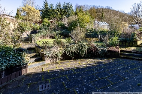 Zwei Einfamilienh�user im Ortskern von H�nningen: Eigenheim und Anlageobjekt ideal kombinierbar