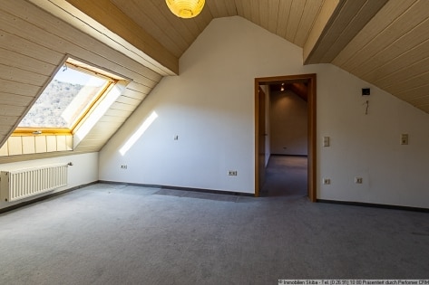 Zwei Einfamilienh�user im Ortskern von H�nningen: Eigenheim und Anlageobjekt ideal kombinierbar