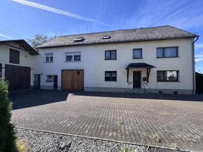 Zweifamilienhaus mit herrlichem Garten, gro�er Garage und viel Platz in Dommershausen-Dorweiler!