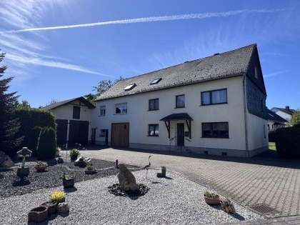 Zweifamilienhaus mit herrlichem Garten, gro�er Garage und viel Platz in Dommershausen-Dorweiler!