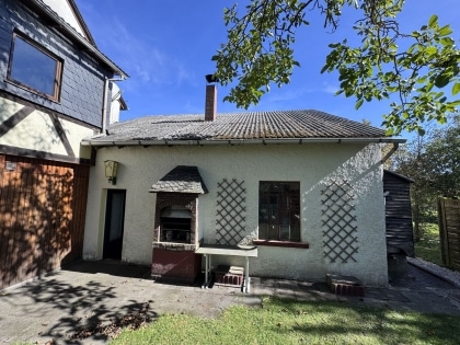 Zweifamilienhaus mit herrlichem Garten, gro�er Garage und viel Platz in Dommershausen-Dorweiler!