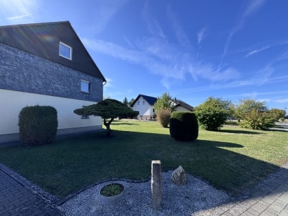 Zweifamilienhaus mit herrlichem Garten, gro�er Garage und viel Platz in Dommershausen-Dorweiler!