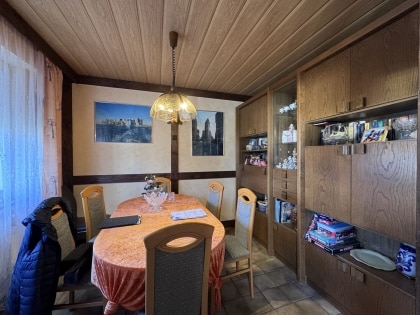 Zweifamilienhaus mit herrlichem Garten, gro�er Garage und viel Platz in Dommershausen-Dorweiler!