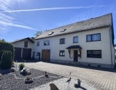 Zweifamilienhaus mit herrlichem Garten, gro�er Garage und viel Platz in Dommershausen-Dorweiler!