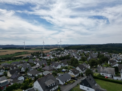 Zweifamilienwohnhaus in ruhiger Randlage der Gemeinde Krrenberg