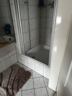 charmantes, vollst�ndig renoviertes Bauernhaus mit Werkstatt und sehr gro�er Scheune