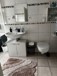 charmantes, vollst�ndig renoviertes Bauernhaus mit Werkstatt und sehr gro�er Scheune