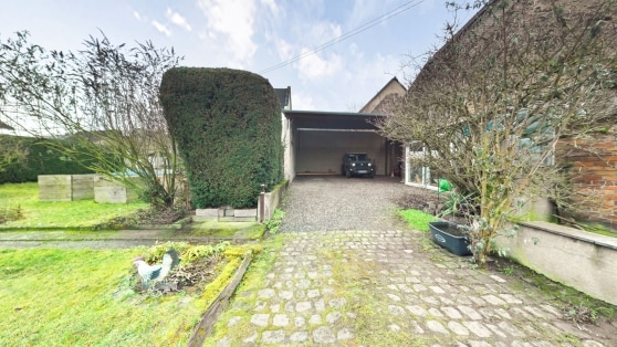 renoviertes, ehem. Bauernhaus in ruhiger Randlage mit einem gro�z�gigen, eingefriedeten Grundst�ck