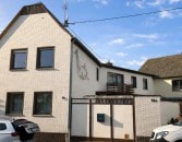 renovierungsbed�rftiges Einfamilienhaus mit Hof und Nebengeb�ude in M�lheim-K�rlich
